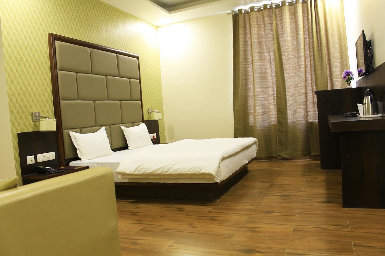 Hotel Radiant Inn Roorkee Esterno foto