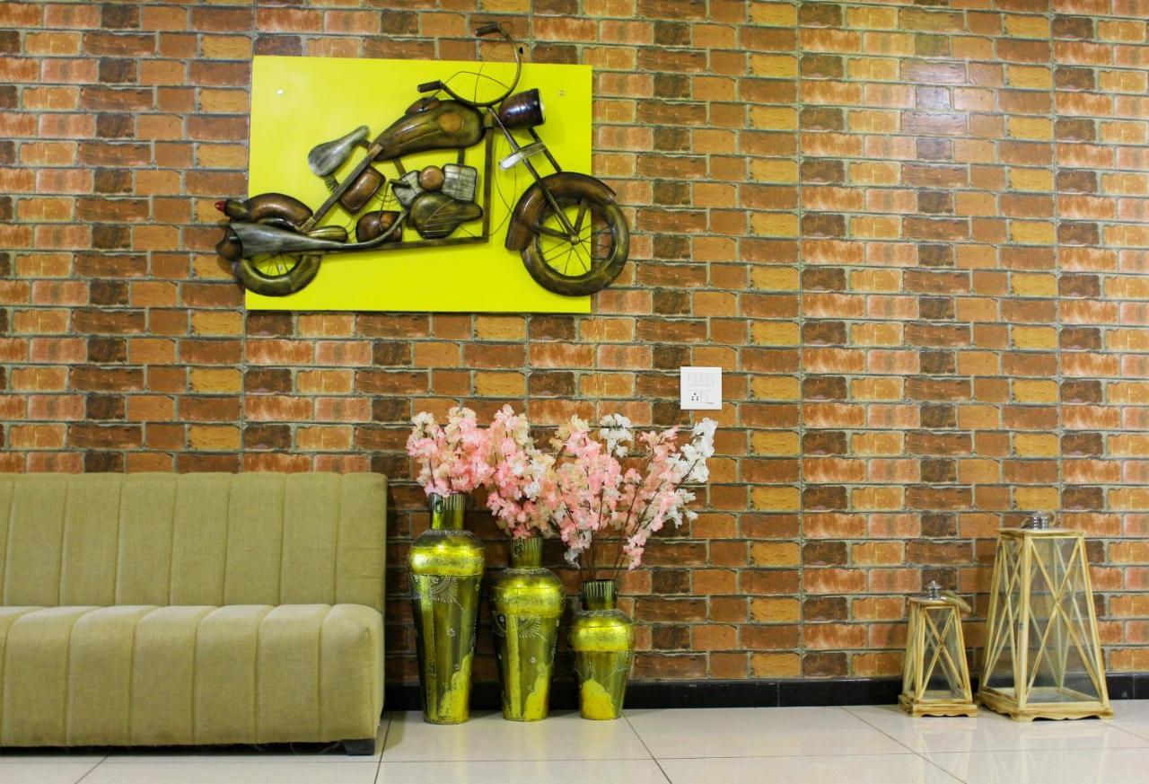 Hotel Radiant Inn Roorkee Esterno foto