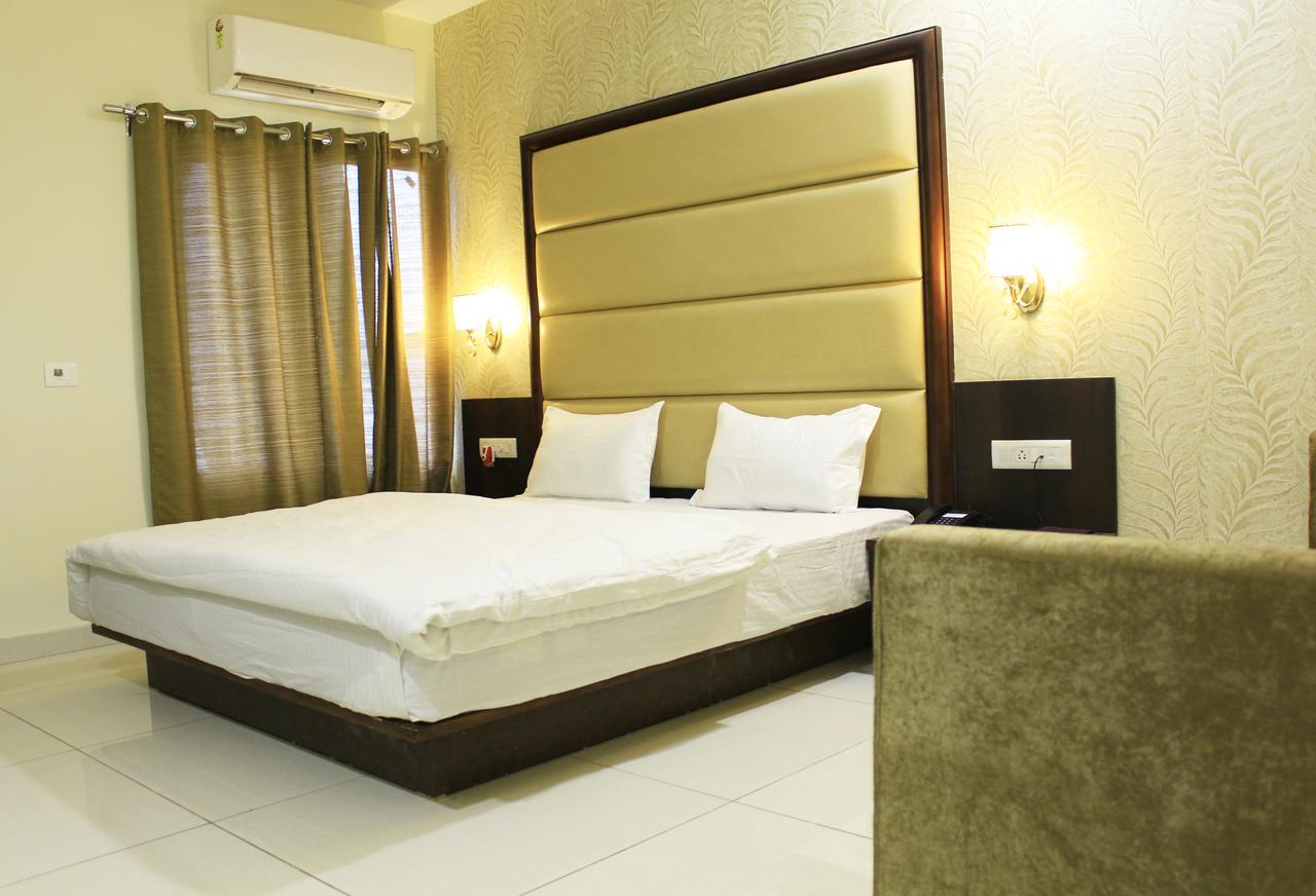 Hotel Radiant Inn Roorkee Esterno foto